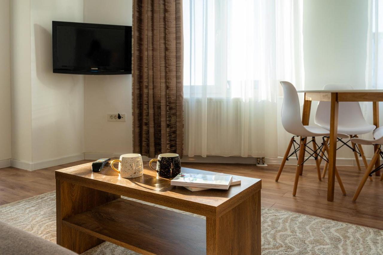 Uniquemoments Airport Apartment & Secure Parking & Airport Shuttle Jassy Zewnętrze zdjęcie