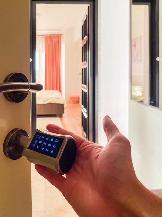 Uniquemoments Airport Apartment & Secure Parking & Airport Shuttle Jassy Zewnętrze zdjęcie