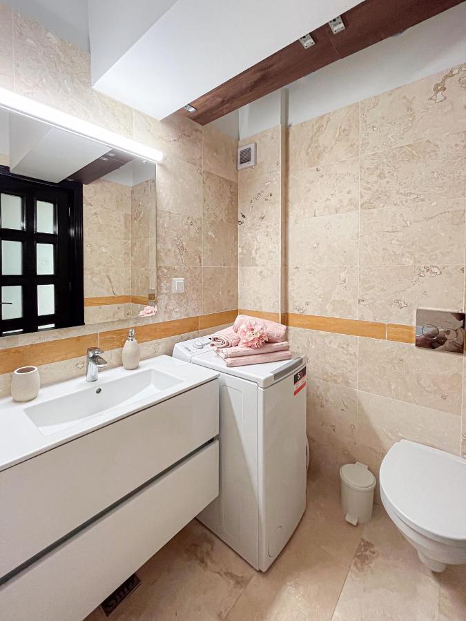 Uniquemoments Airport Apartment & Secure Parking & Airport Shuttle Jassy Zewnętrze zdjęcie