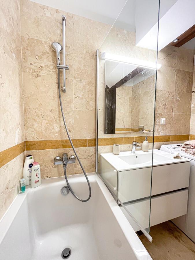 Uniquemoments Airport Apartment & Secure Parking & Airport Shuttle Jassy Zewnętrze zdjęcie