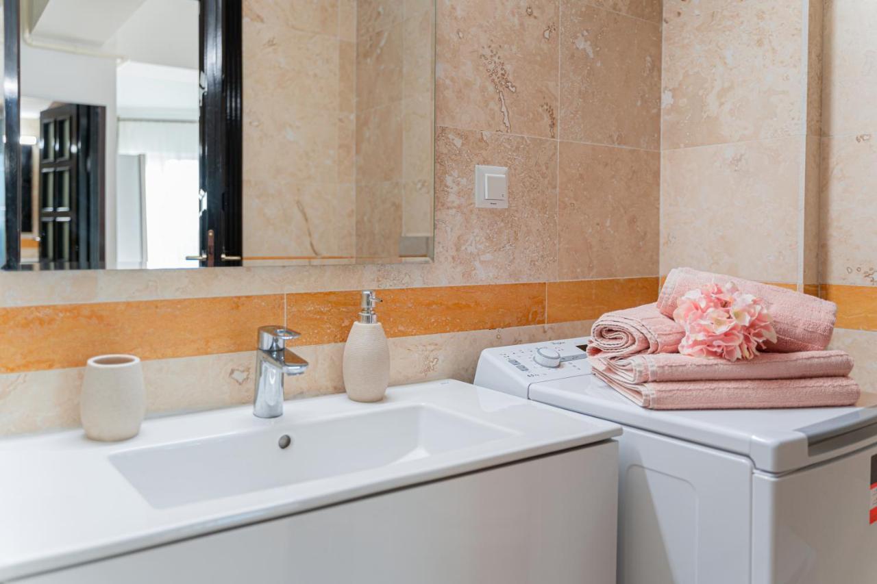Uniquemoments Airport Apartment & Secure Parking & Airport Shuttle Jassy Zewnętrze zdjęcie